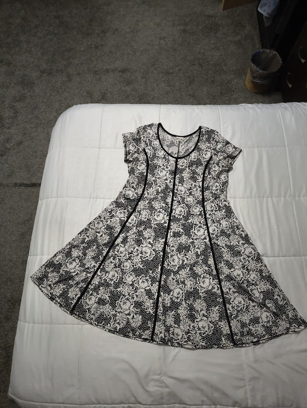 Women’s Black, White & Cream Floral Lace-Print Dress
